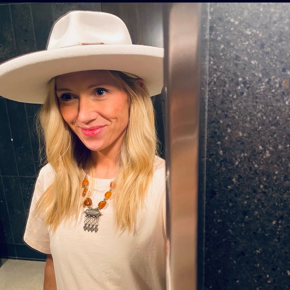 Meet your posher, Ash - Picture 15 of 16